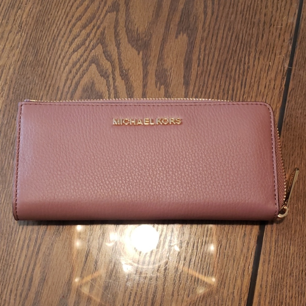 Michael kors wallet